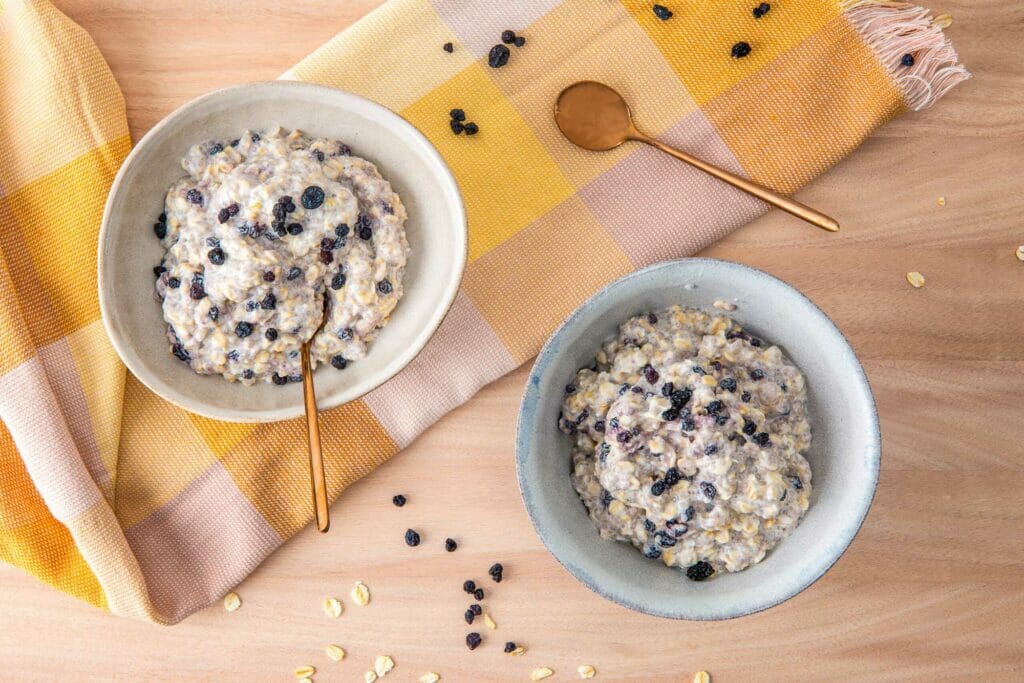 Blackcurrant, oats and chia seeds is a recipe that could be useful as oats are a food for period pain